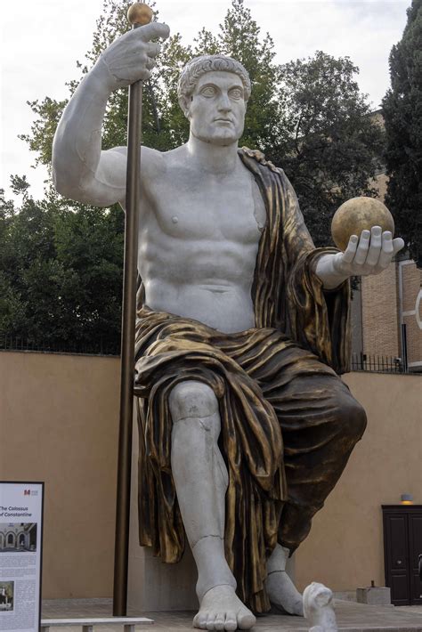 statua di costantino ricostruzione